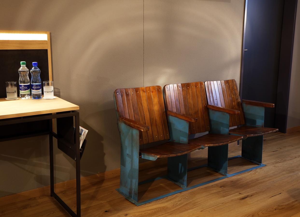 Schoftland Hotel Cinema 8 מראה חיצוני תמונה