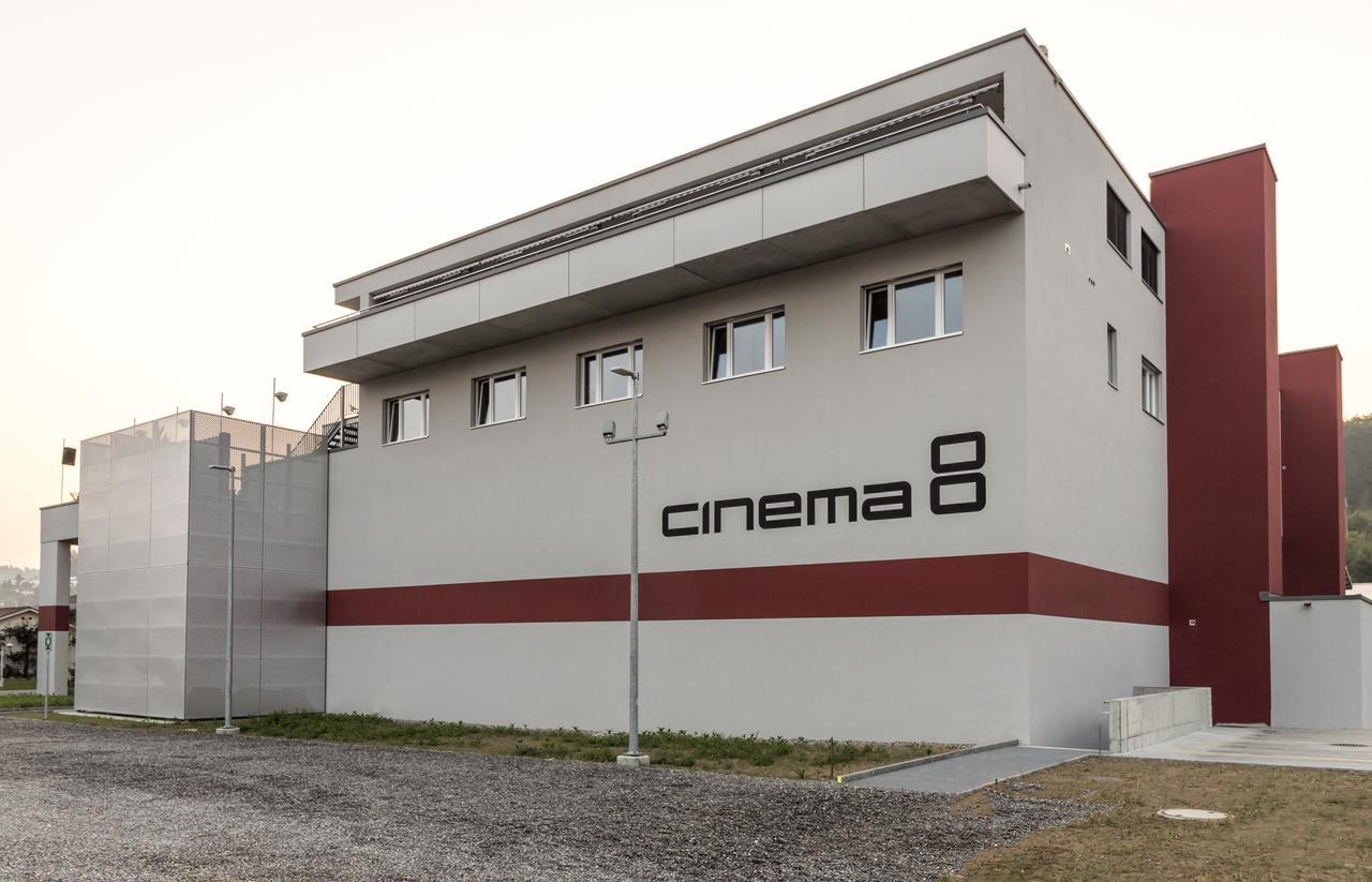 Schoftland Hotel Cinema 8 מראה חיצוני תמונה